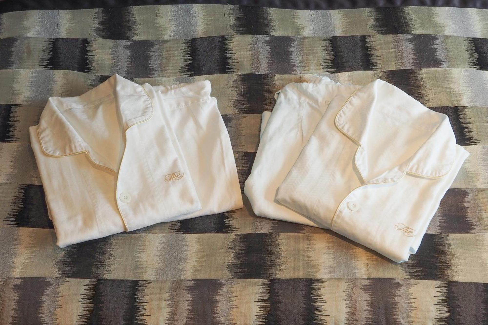 Hotel New Otani Tokyo The Main Zewnętrze zdjęcie Two folded shirts