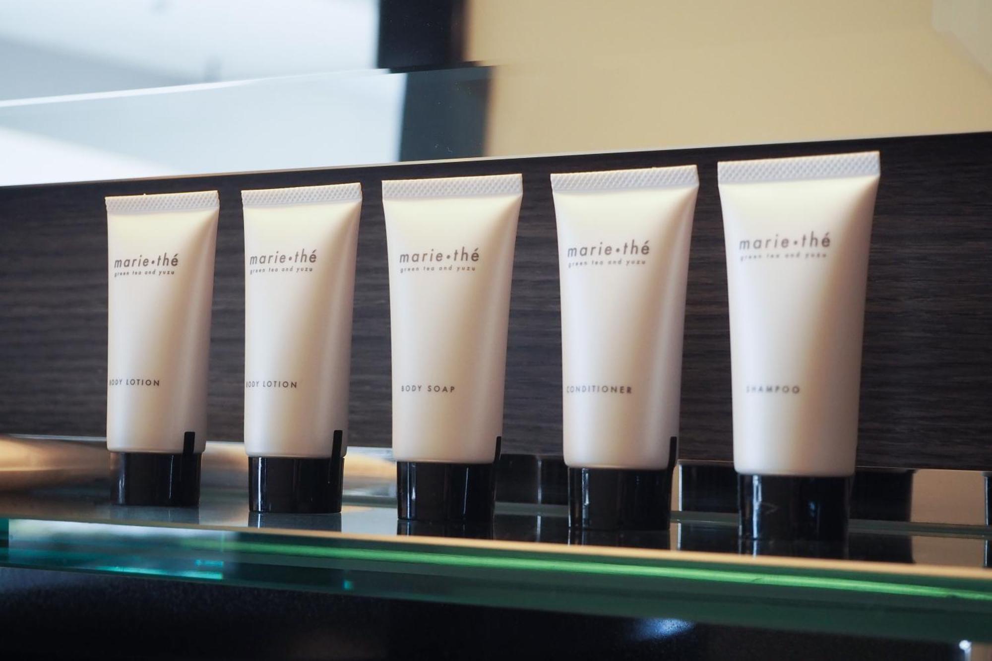 Hotel New Otani Tokyo The Main Zewnętrze zdjęcie A selection of amenities by Marie-Claude