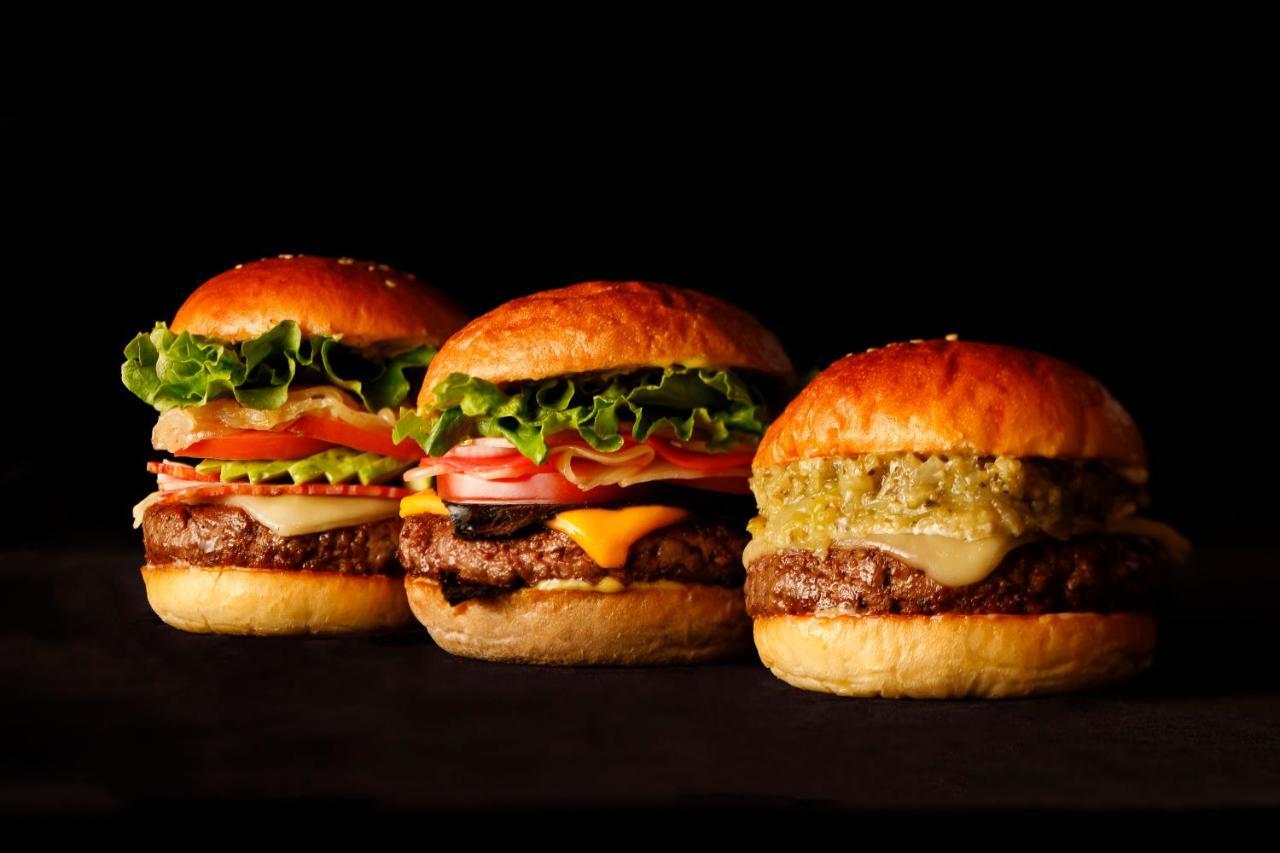 Hotel New Otani Tokyo The Main Zewnętrze zdjęcie A selection of burgers from the Burger Kitchen